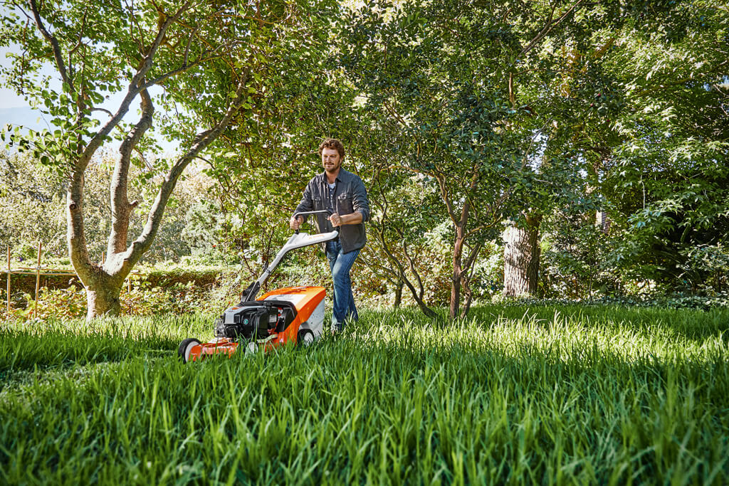 STIHL RM 448 robust petrol mower