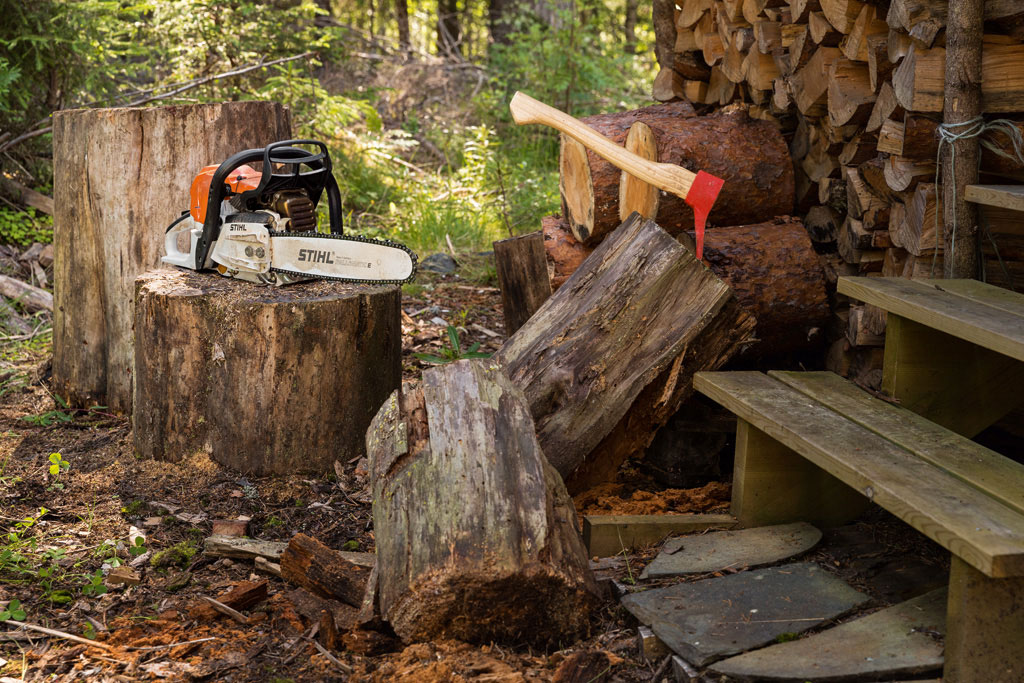 WOOD CUTTING - CUTTIN' MORE BIG WOOD (Poorly) 