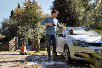 cleaning your car with STIHL pressure washers