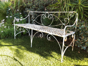 How to restore metal garden furniture 
