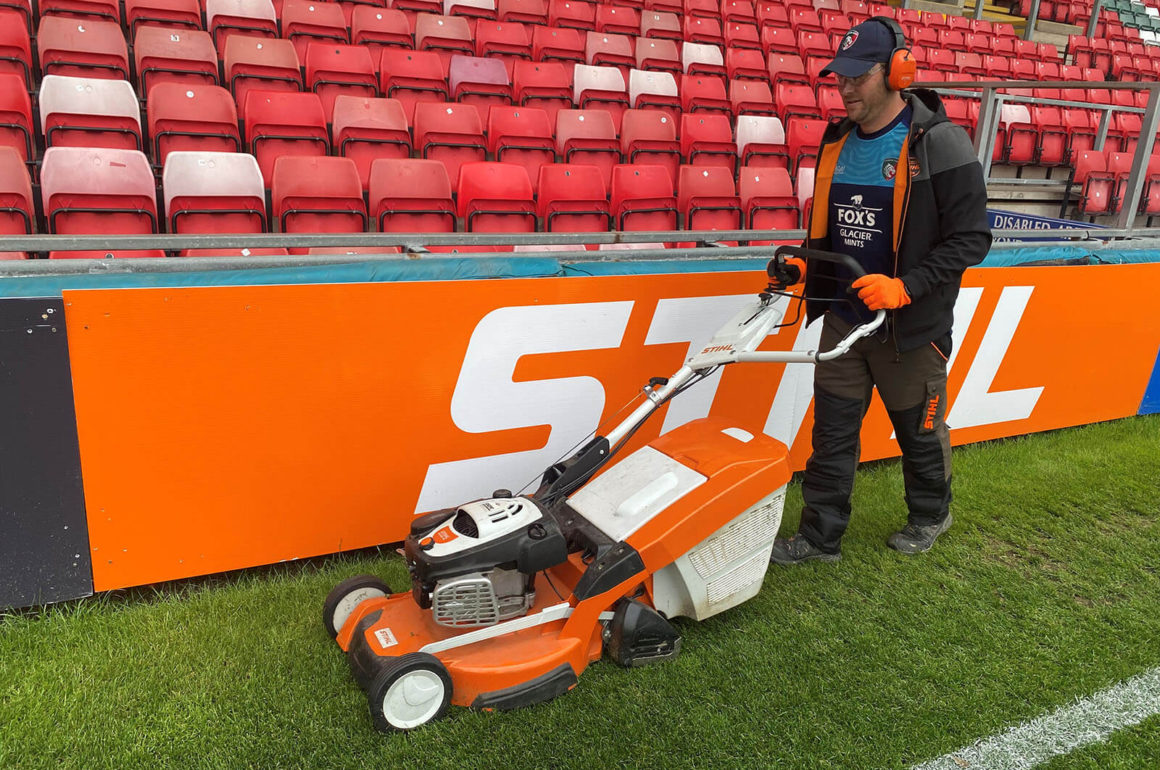 attach a stihl smart connector to your petrol or cordless lawnmower