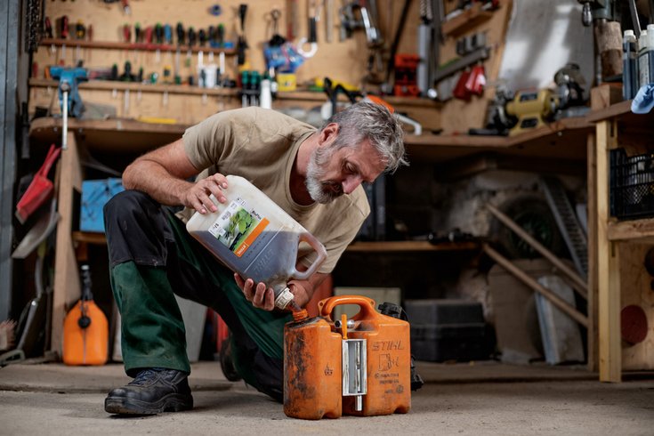 STIHL MotoMix ECO est composé à 10 % de matières premières issues