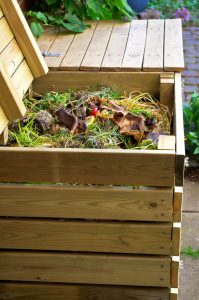 wooden compost bins with lids help retain heat