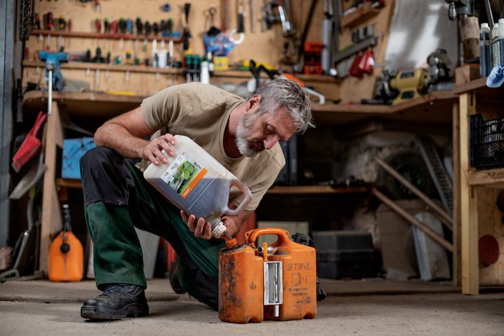 adding STIHL motomix to your petrol tool