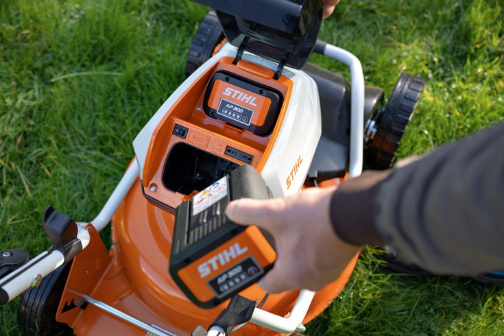 Stihl battery powered online weed trimmer